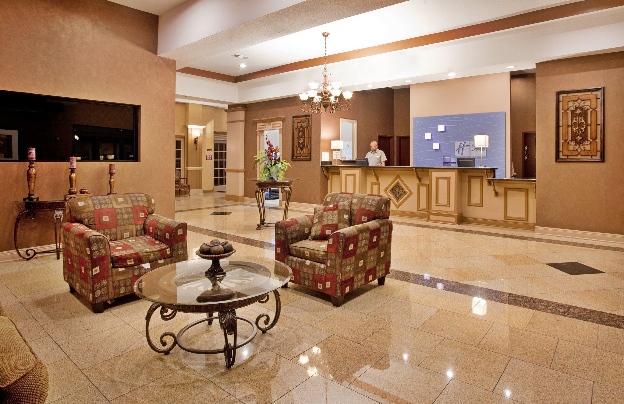 Holiday Inn Express & Suites Laurel By Ihg Exterior photo